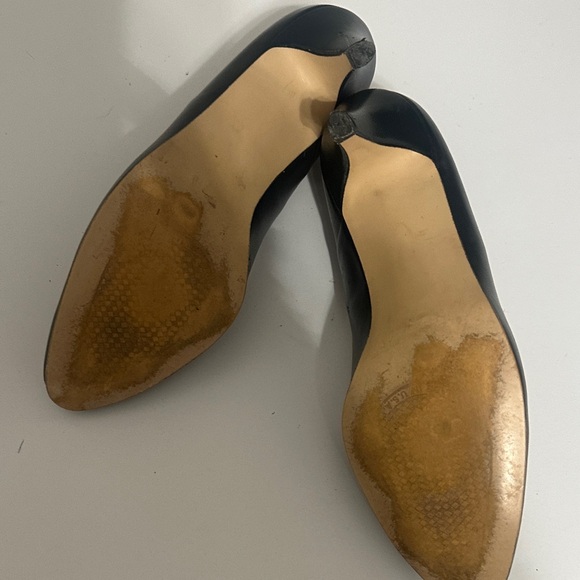 Very Vintage set of Heels in Cream and Navy - Picture 12 of 14